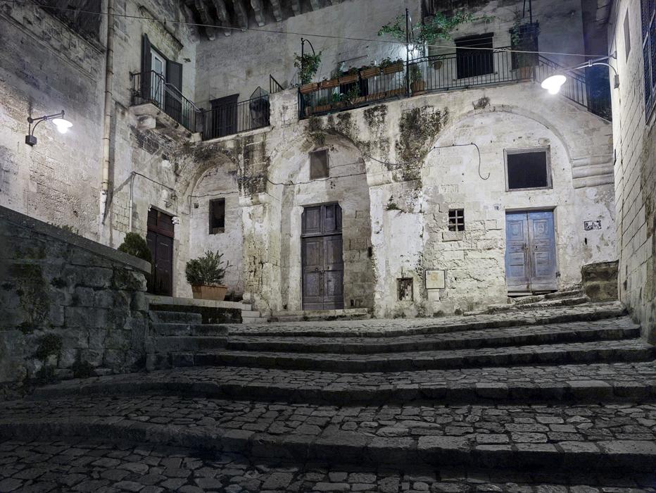 matera-veduta-scalinata-notte